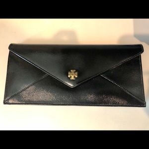 Tory Burch Envelope Clutch in patent black
